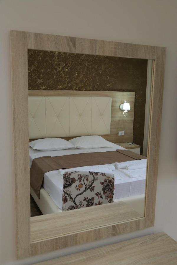 Metropolis Hotel Улцин Екстериор снимка