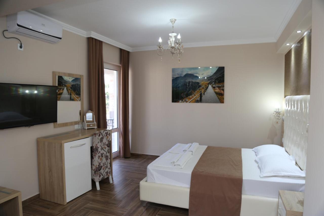 Metropolis Hotel Улцин Екстериор снимка
