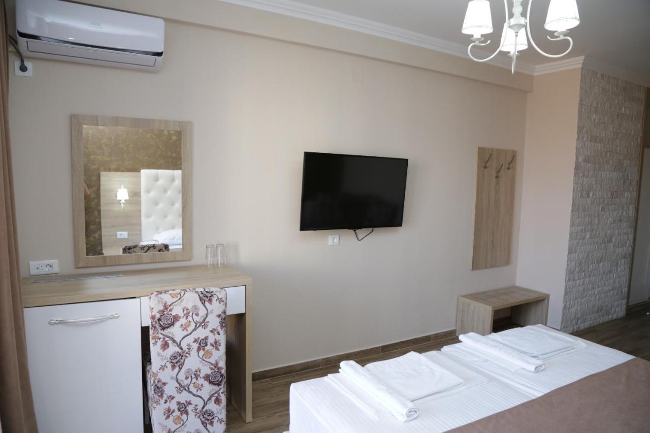 Metropolis Hotel Улцин Екстериор снимка