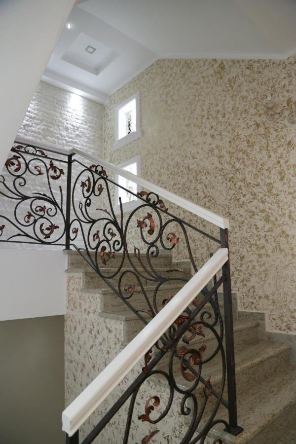 Metropolis Hotel Улцин Екстериор снимка
