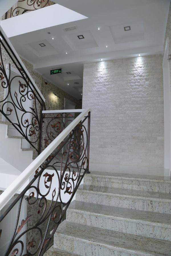 Metropolis Hotel Улцин Екстериор снимка
