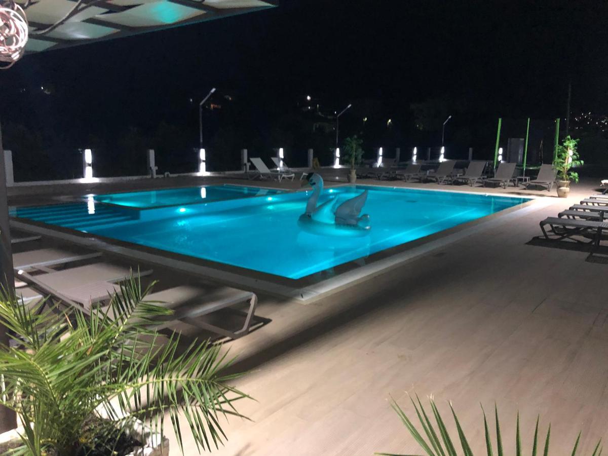 Metropolis Hotel Улцин Екстериор снимка
