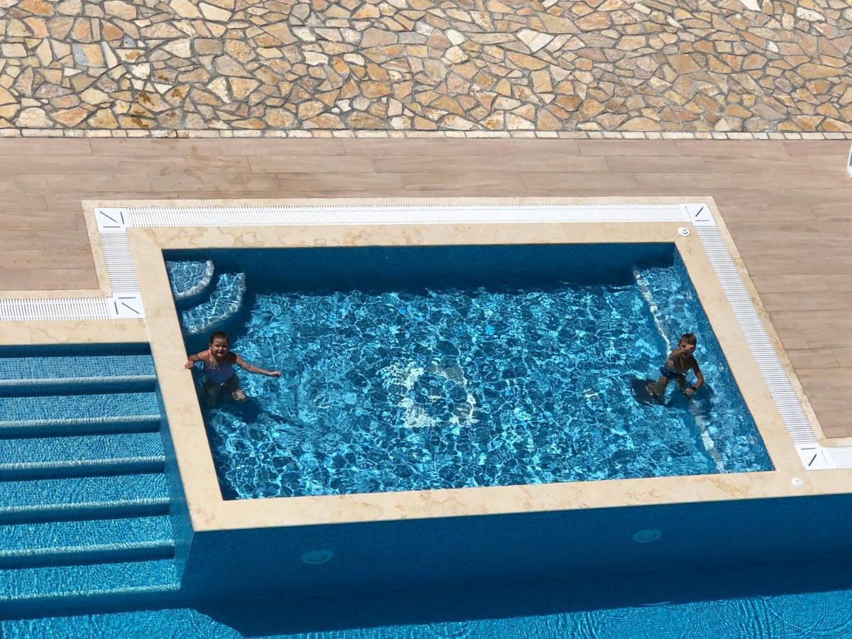 Metropolis Hotel Улцин Екстериор снимка